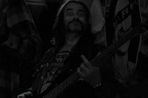 Show da ultra 77 no Armazém 77 luciano fazendo careta para a foto'