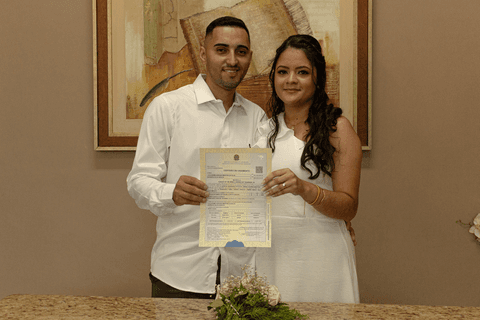 casamento no civil bárbara e guilherme com o papel do casamento em mãos'