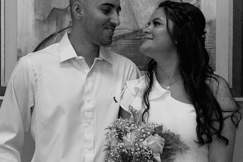 casamento no civil bárbara e guilherme juntos, trocando olhares apaixonados'