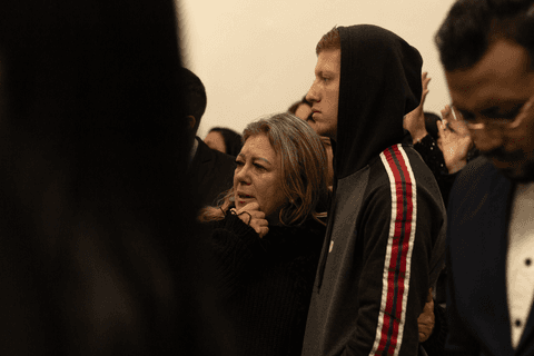 familiares de bryan se emocionam com as falas dos pastores da igreja'