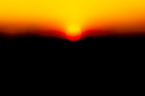 jerf no terraço do mac pôr do sol forte, meio céu meio cidade'