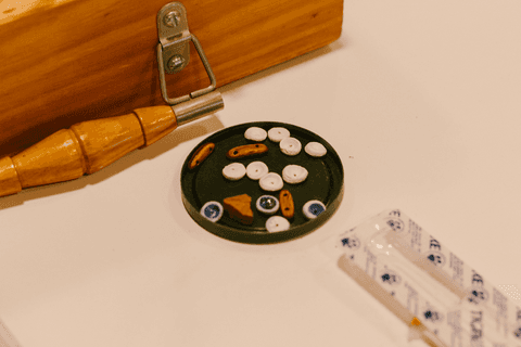 sesc paulista oficina de criação de jóais, elementos que poderiam ter sido utilizados na criação das peças artesanais'