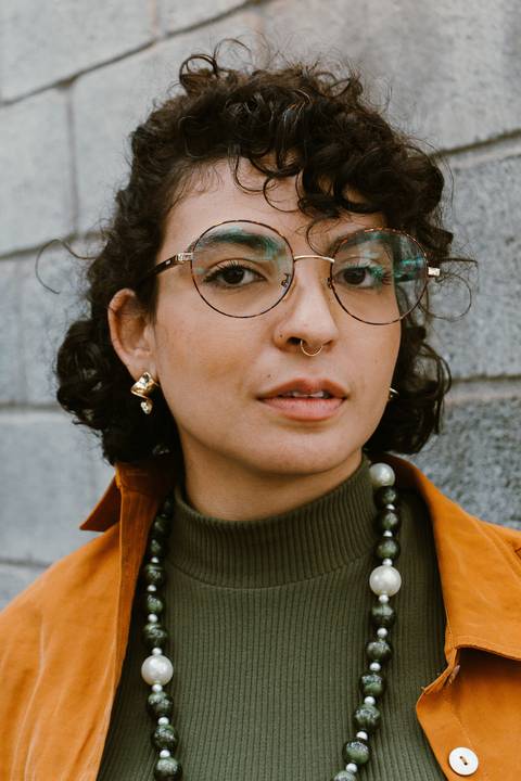 leticia com seu rosto enquadrado na foto'