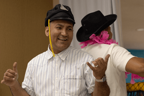 pai do pedro brincando fantasiado'