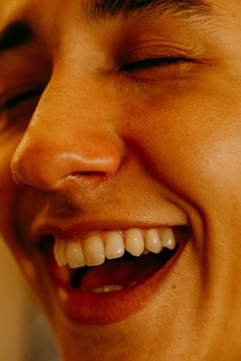 raoni sorrindo bem de pertinho'