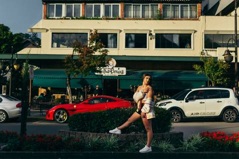 ensaio em gramado de 15 anos daniela radavelli fotografia fotografa de gramado fotografa de 15 anos ensaio de debutante  ensaio com ferrari '