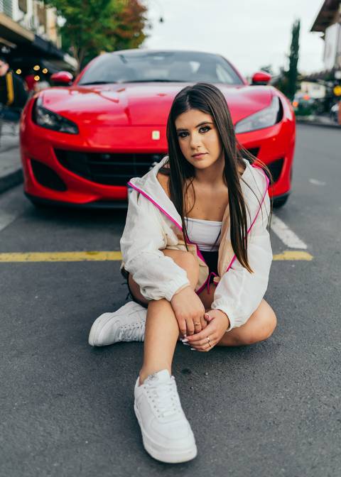 ensaio em gramado de 15 anos daniela radavelli fotografia fotografa de gramado fotografa de 15 anos ensaio de debutante  ensaio com ferrari '