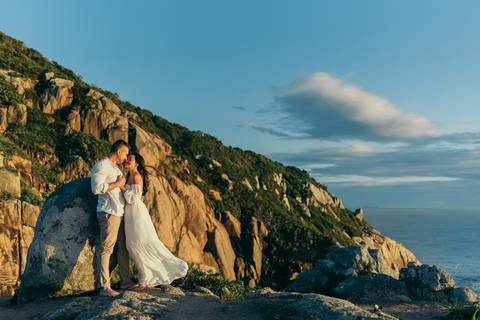 ensaio na praia do rosa daniela radavelli ensaio pré wedding no rosa norte ensaio pré casamento ensaio no amanhecer do sol look de ensaio na praia '