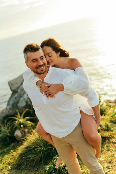 ensaio na praia do rosa daniela radavelli ensaio pré wedding no rosa norte ensaio pré casamento ensaio no amanhecer do sol look de ensaio na praia '