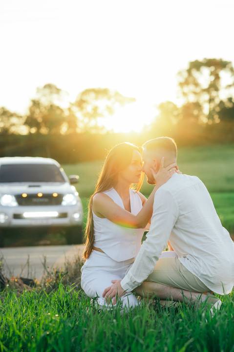 ensaio pré casamento nova prata caldas de prata daniela radavelli fotografia ensaio de casal em nova prata parque de agua termal toyota hilux brasil'