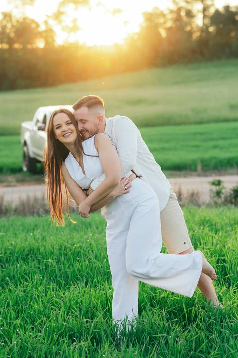 ensaio pré casamento nova prata caldas de prata daniela radavelli fotografia ensaio de casal em nova prata parque de agua termal toyota hilux brasil'