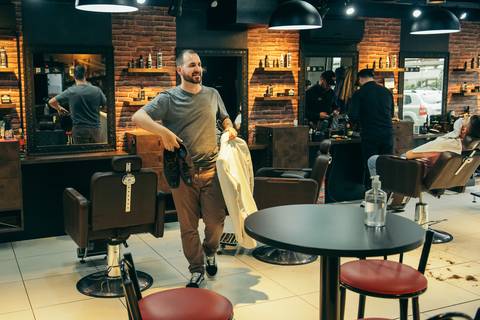 daniela radavelli fotógrafa na serra gaucha cerimonia de casamento casamento caxias do sul making of noivo'