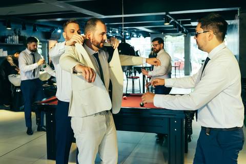 daniela radavelli fotógrafa na serra gaucha cerimonia de casamento casamento caxias do sul making of noivo'