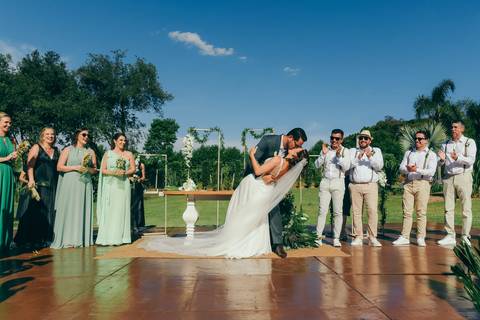 casamento ao ar livre de dia cerimonia externa  no santorini garden em garibaldi daniela radavelli fotografia fotógrafa de casamentos'