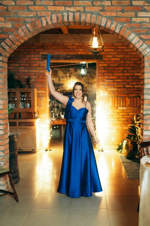 formanda em engenharia civil festa de formatura em garibaldi vestido de formatura azul decoração formatura daniela radavelli fotografia'