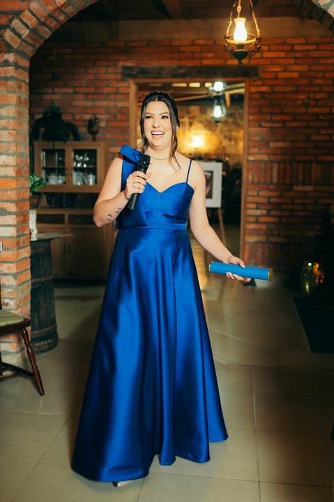 formanda em engenharia civil festa de formatura em garibaldi vestido de formatura azul decoração formatura daniela radavelli fotografia'