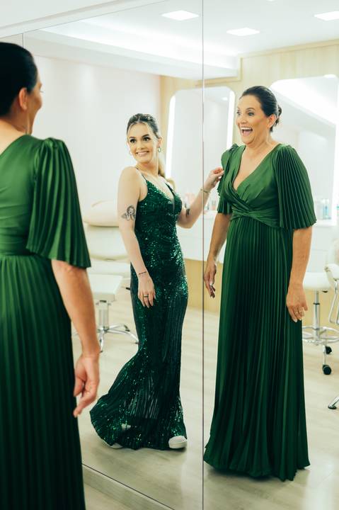 Festa de formatura formanda em design make de formatura vestido de formatura verde festas de formatura la casa piemont em farroupilha decoração de festa daniela radavelli fotógrafa serra gaúcha'