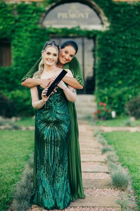 Festa de formatura formanda em design make de formatura vestido de formatura verde festas de formatura la casa piemont em farroupilha decoração de festa daniela radavelli fotógrafa serra gaúcha'