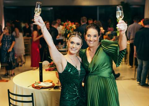 Festa de formatura formanda em design make de formatura vestido de formatura verde festas de formatura la casa piemont em farroupilha decoração de festa daniela radavelli fotógrafa serra gaúcha'