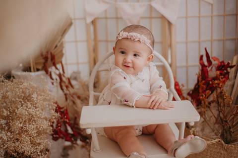 ensaio bebe menina 6 meses no estudio, estilo boho na cadeirinha love prop'