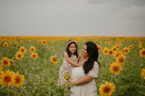 ensaio familia 4 aninhos, ensaio familia no girassol,  fotos de familia no girassol., campo de girasol em campo grande, ensaio bebe 2 aninhos no girassol, fotografo em campo grande; fotos de familia em campo grande; ensaio de gravida em campo grande'