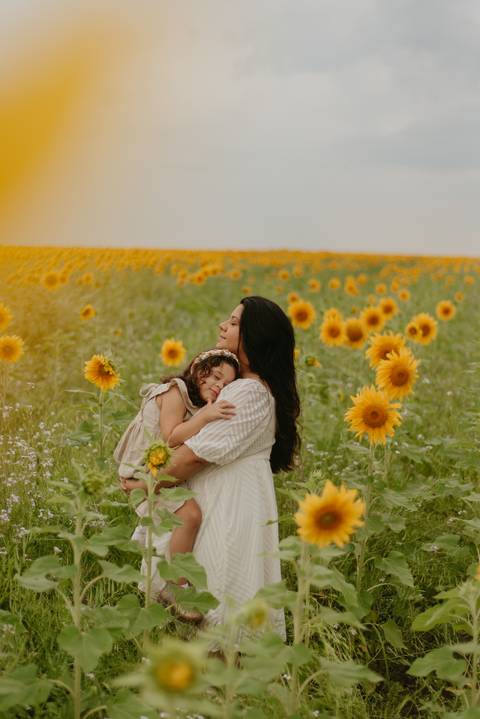 ensaio familia 4 aninhos, ensaio familia no girassol,  fotos de familia no girassol., campo de girasol em campo grande, ensaio bebe 2 aninhos no girassol, fotografo em campo grande; fotos de familia em campo grande; ensaio de gravida em campo grande'