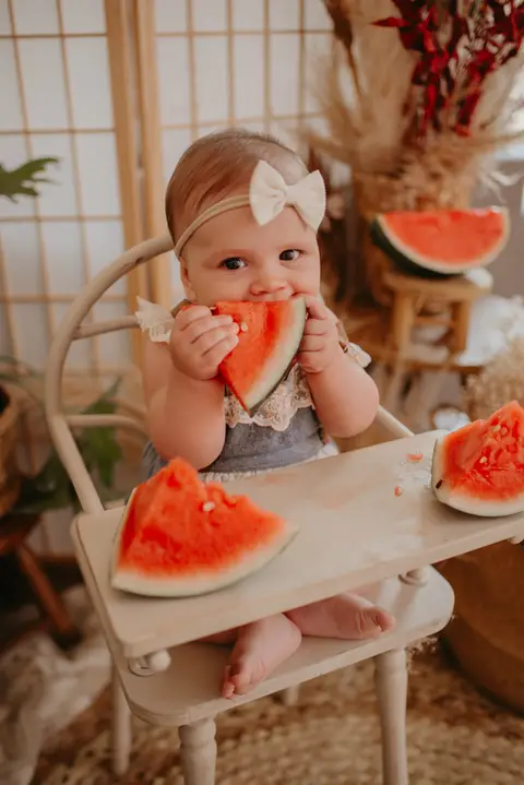 ensaio bebe menina 6 meses no estudio, estilo boho, ensaio melancia

fotos em familia no estudio

ensaio bebe na agua

agua com morango, bebe na bacia

agua banquinha'