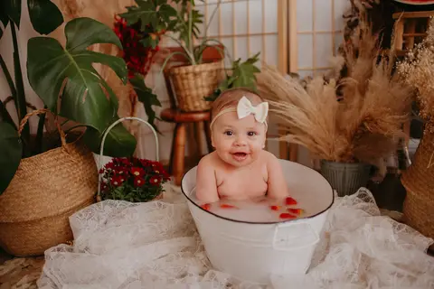ensaio bebe menina 6 meses no estudio, estilo boho, ensaio melancia

fotos em familia no estudio

ensaio bebe na agua

agua com morango, bebe na bacia

agua banquinha'