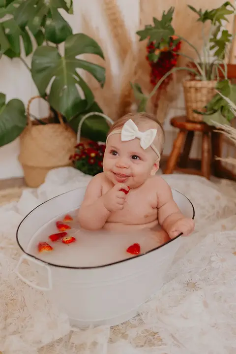 ensaio bebe menina 6 meses no estudio, estilo boho, ensaio melancia

fotos em familia no estudio

ensaio bebe na agua

agua com morango, bebe na bacia

agua banquinha'