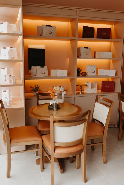 ensaio de marca; ensaio branding

brand session; ensaio de marca pessoa; fotografa em campo grande; fotos profissionais; fotos profissionais em campo grande; ensaio confeiteira; ensaio de marca confeiteira; confeitaria; new brand; branding'