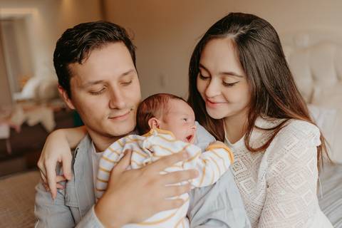 sessao newborn; newborn; campo grande; fotos fran duailibi; mae de menina; mae de menino; pai de menina; pai de menino newborn; ensaio newborn; fotos de recem nascido campo grande; fotografo em campo grande; fotos de bebe; bebe com mamae; bebe com familia'