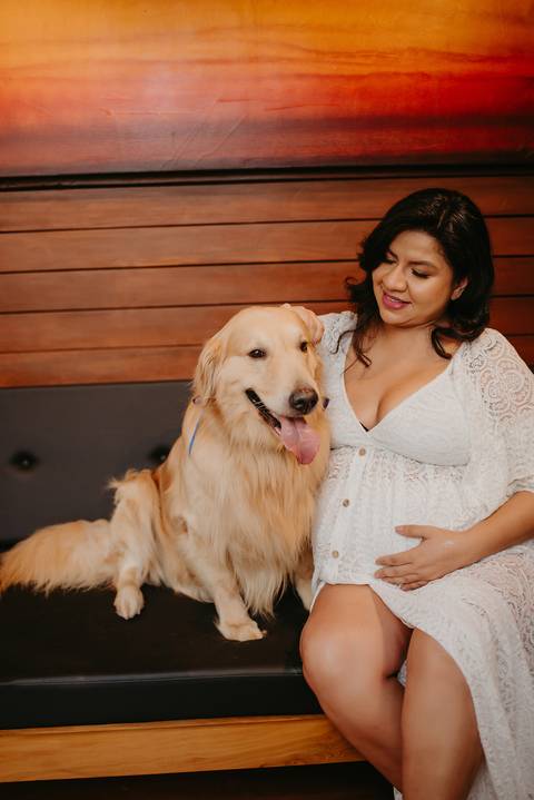 ensaio de gestante; fotos de gravida estudio ; estudio de fotos em campo grande; fotos fran duailibi; fotografa campo grande; fotografo de gestante; ensaio gravida; ensaio criativo gestante; fotos de gravida, gestante com pet, cachorro golden'