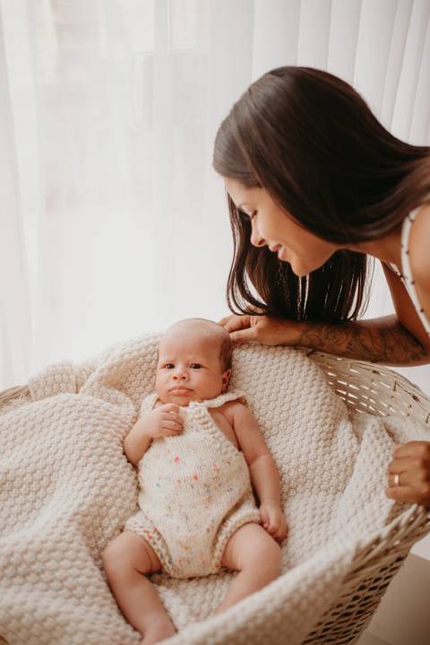 ensaio bebe 1 mes no estudio, acompanhamento de bebe, fotografo em campo grande'