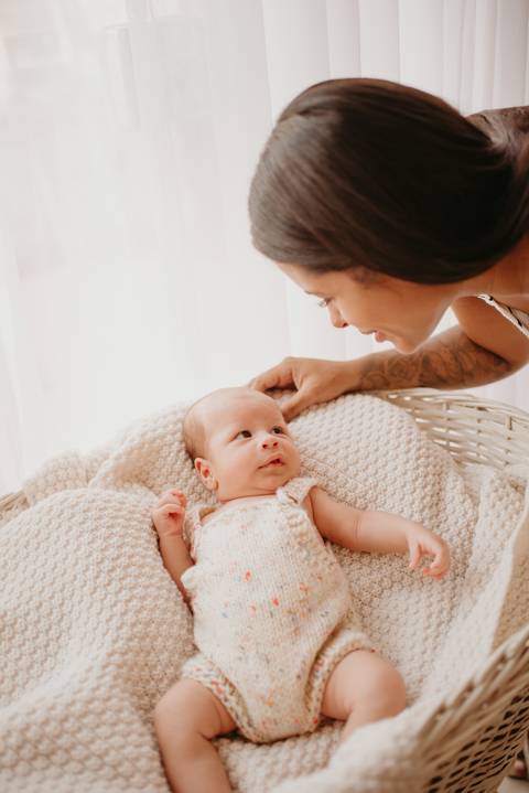 ensaio bebe 1 mes no estudio, acompanhamento de bebe, fotografo em campo grande'