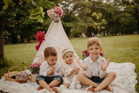 franciele duailibi fotografia;

fotografia de família ; fotos de família ; ensaio de bebe ; ensaio smash the cake; ensaio smash the cake em campo grande; ensaio de bebe; fotografa em campo grande; ensaio externo 1 ano; campo grande; fotografo de criança'