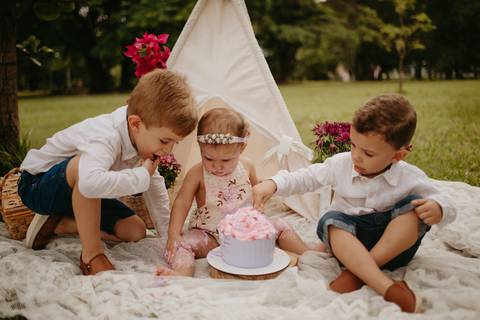 franciele duailibi fotografia;

fotografia de família ; fotos de família ; ensaio de bebe ; ensaio smash the cake; ensaio smash the cake em campo grande; ensaio de bebe; fotografa em campo grande; ensaio externo 1 ano; campo grande; fotografo de criança'