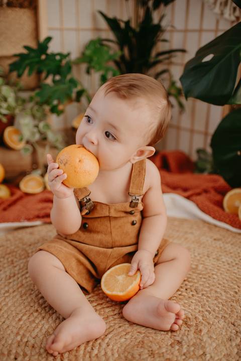 ensaio bebe menino 6 meses no estudio, estilo boho, ensaio laranja,
fotos em familia no estudio, ensaio bebe na agua, agua com frutinhas, bebe na bacia, agua banquinha'