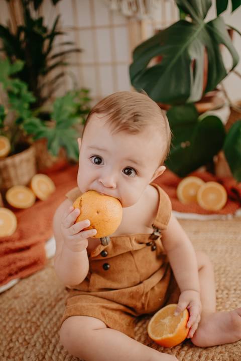 ensaio bebe menino 6 meses no estudio, estilo boho, ensaio laranja,
fotos em familia no estudio, ensaio bebe na agua, agua com frutinhas, bebe na bacia, agua banquinha'