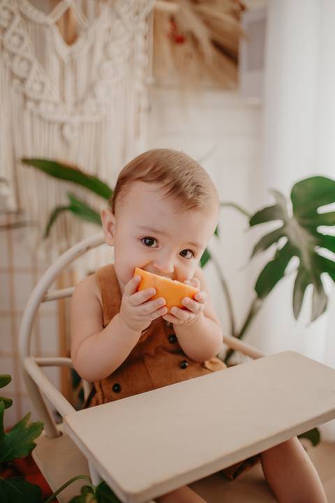 ensaio bebe menino 6 meses no estudio, estilo boho, ensaio laranja,
fotos em familia no estudio, ensaio bebe na agua, agua com frutinhas, bebe na bacia, agua banquinha'