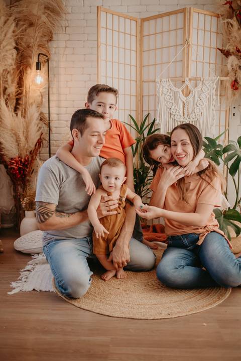 ensaio bebe menino 6 meses no estudio, estilo boho, ensaio laranja,
fotos em familia no estudio, ensaio bebe na agua, agua com frutinhas, bebe na bacia, agua banquinha'