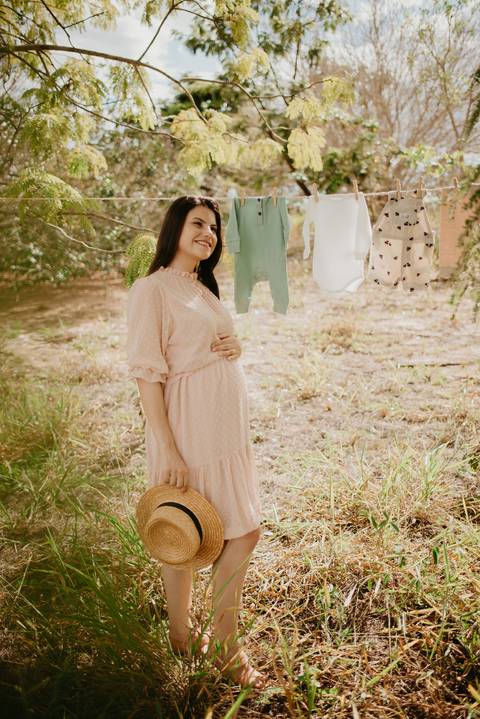 ensaio de gestante; fotos de gravida ; estudio de fotos em campo grande; fotos fran duailibi; fotografa campo grande; fotografo de gestante; ensaio gravida; ensaio criativo gestante; fotos de gravida, foto de gestante lago, ensaio gestante camponesa'