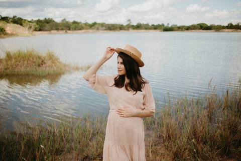 ensaio de gestante; fotos de gravida ; estudio de fotos em campo grande; fotos fran duailibi; fotografa campo grande; fotografo de gestante; ensaio gravida; ensaio criativo gestante; fotos de gravida, foto de gestante lago, ensaio gestante camponesa'