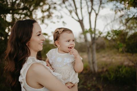 fotografo de bebes em campo grade, smash the cake, boho, smash the cake minimalista, ensaio externo, lago, ensai boho, smash com bolo branco, ensaio familia, ensaio pinterest, bebe camponesa, ensaio com margaridas, bebe com cestinha'