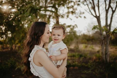 fotografo de bebes em campo grade, smash the cake, boho, smash the cake minimalista, ensaio externo, lago, ensai boho, smash com bolo branco, ensaio familia, ensaio pinterest, bebe camponesa, ensaio com margaridas, bebe com cestinha'