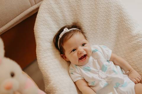 ensaio bebe; ensaio lifestyle, ensaio bebe em casa; quantinho de bebe; mae de menina; fotografa em campo grande; franciele duailibi fotografia; ensaio de criança'