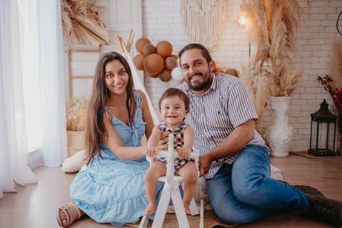 franciele duailibi fotografia; fotografia de família ; fotos de família ; ensaio de bebe ; ensaio smash the cake; ensaio smash the cake em campo grande; ensaio de bebe; fotografa em campo grande; ensaio 1 ano estudio; campo grande; fotografo de criança'