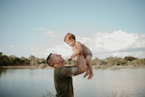 franciele duailibi fotografia; fotografia de família ; fotos de família ; ensaio de bebe ; ensaio smash the cake; ensaio smash the cake em campo grande; ensaio de bebe; fotografa em campo grande; ensaio 1 ano externo; campo grande; fotografo de criança'