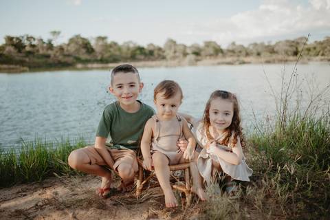 franciele duailibi fotografia; fotografia de família ; fotos de família ; ensaio de bebe ; ensaio smash the cake; ensaio smash the cake em campo grande; ensaio de bebe; fotografa em campo grande; ensaio 1 ano externo; campo grande; fotografo de criança'