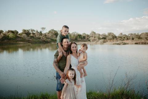 franciele duailibi fotografia; fotografia de família ; fotos de família ; ensaio de bebe ; ensaio smash the cake; ensaio smash the cake em campo grande; ensaio de bebe; fotografa em campo grande; ensaio 1 ano externo; campo grande; fotografo de criança'