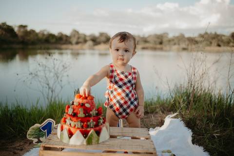 franciele duailibi fotografia; fotografia de família ; fotos de família ; ensaio de bebe ; ensaio smash the cake; ensaio smash the cake em campo grande; ensaio de bebe; fotografa em campo grande; ensaio 1 ano externo; campo grande; fotografo de criança'